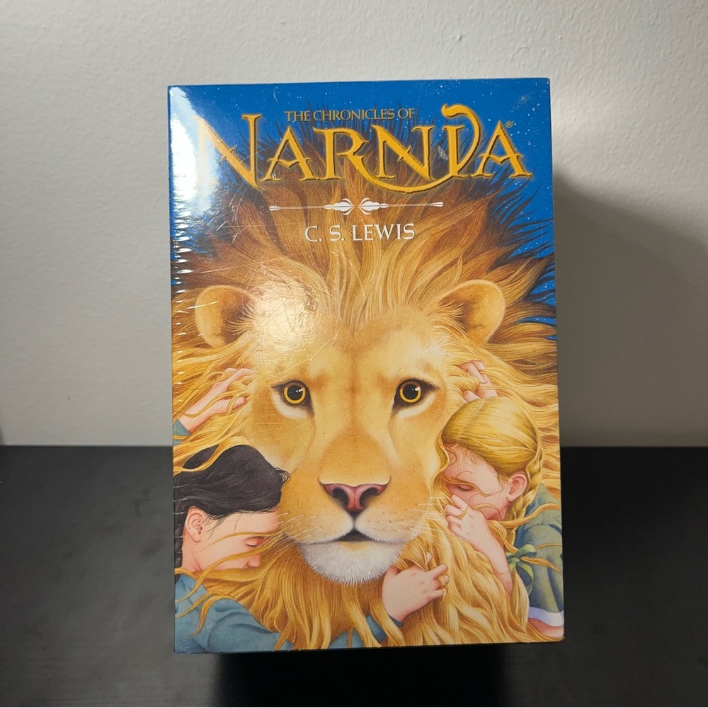 BRAND NEW & SEALED The Chronicles of Naria Box Set + Trivia Book